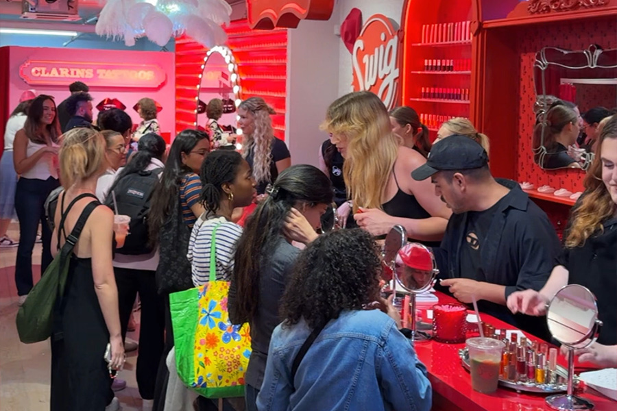 Swig Pop up bar with Clarins